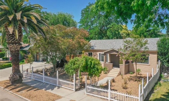 Paso Robles Villa | Gorgeous Downtown Villa with Gameroom LP10
