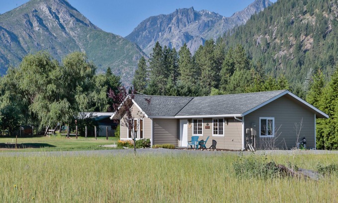 Leavenworth Cottage | Gorgeous Enchantment Views From Quail Cottage