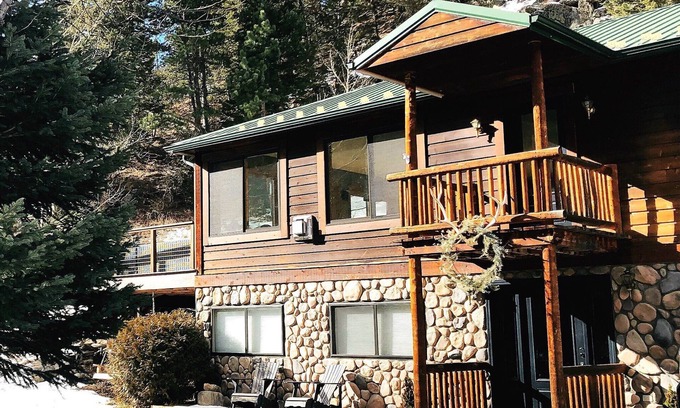 Lyons House | GORGEOUS Estes Park, Allenspark, Lyons CO 4BR Riverfront Home