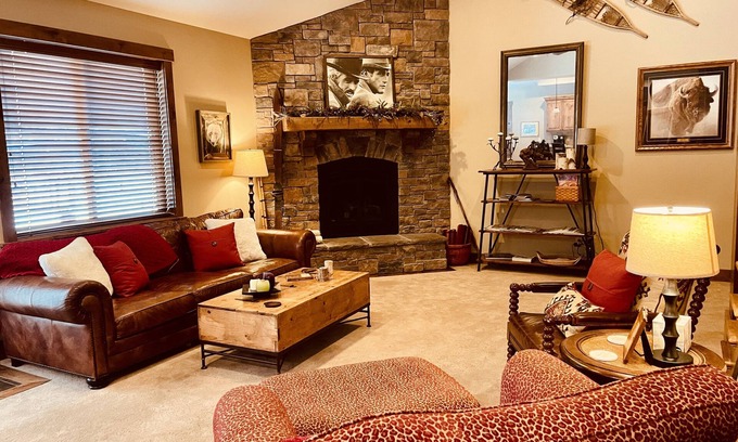 Victor House | Gorgeous Fam-Friendly: Easy access to Jackson Hole, Tetons, Targhee, Yellowstone