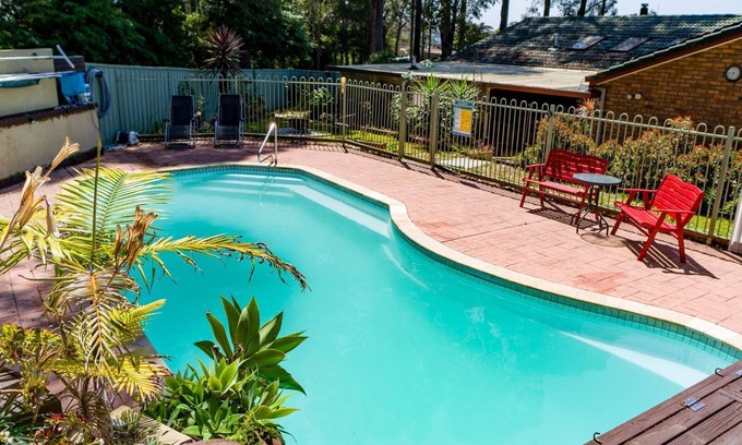 Sunshine Bay House | Gorgeous family home with a pool