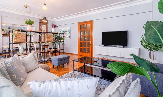 Nisantasi Apartment | Gorgeous Flat with Lovely Balcony in Nisantasi