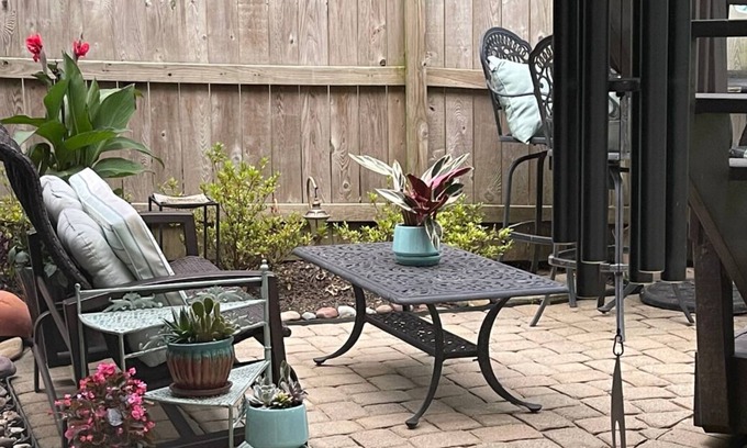 Hyde Park Apartment | Gorgeous Garden Apartment in Hyde Park, halfway point from CVG and Kings Island