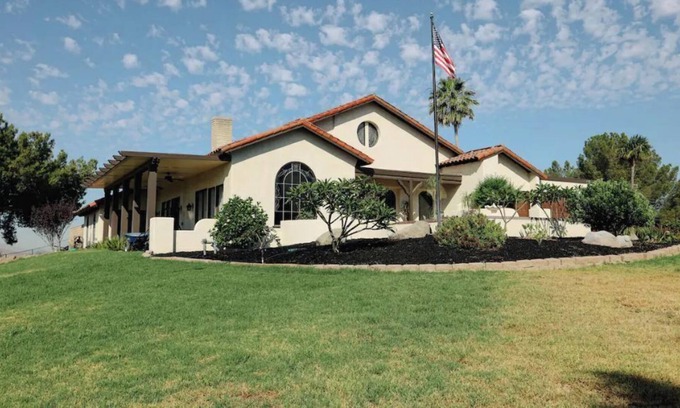 Jurupa Valley House | Gorgeous Gated Golf Course Estate
