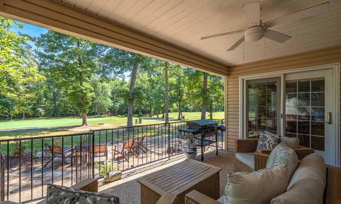 Hot Springs Village House | Gorgeous Greenside Getaway