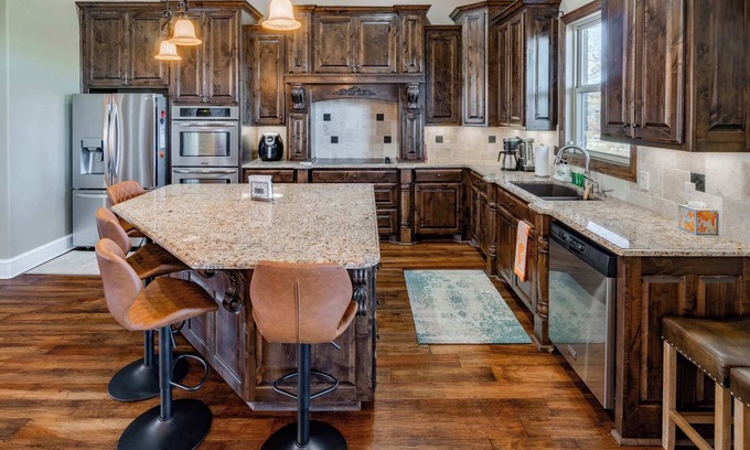 Hot Springs Village House | Gorgeous Home on Lake Maria