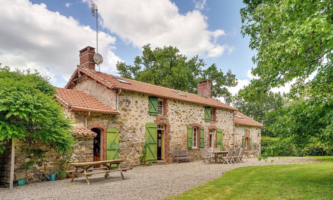 Nieul-le-Dolent House | Gorgeous home in Nieul Le Dolent
