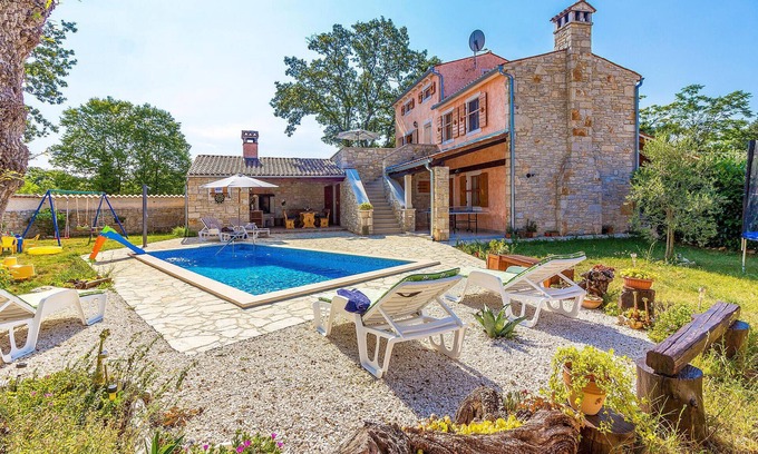 Divsici House | Gorgeous home in Boduleri with kitchen