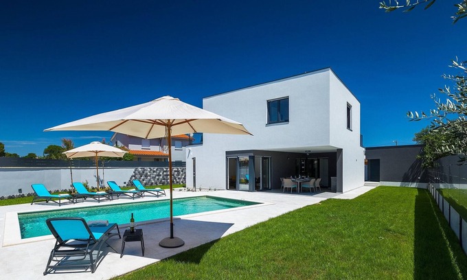 Skatari House | Gorgeous home in Pula