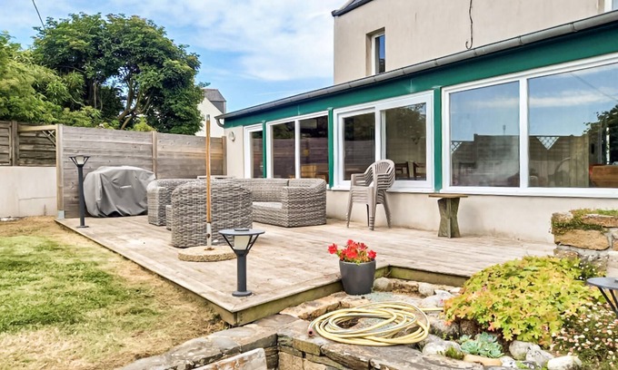 Saint-Pabu House | Gorgeous home in Saint Pabu with WiFi