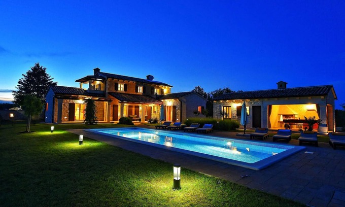 Kringa House | Gorgeous home in Tinjan