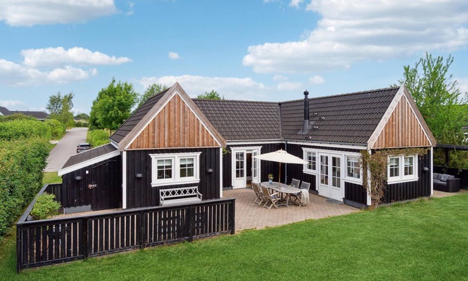 Holloselund House | Gorgeous home in Vejby with sauna