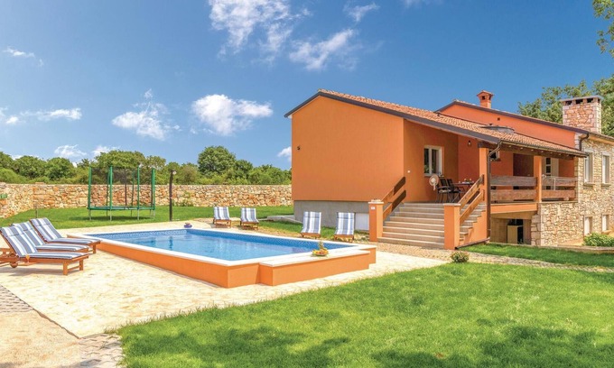 Vodnjan House | Gorgeous home in Vodnjan with WiFi