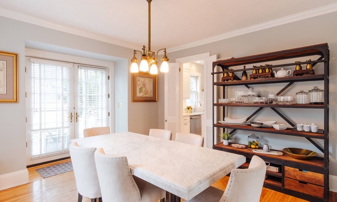 Lynnhurst House | Gorgeous Home - Walk to Lake, Restaurants, Shops, Trails!