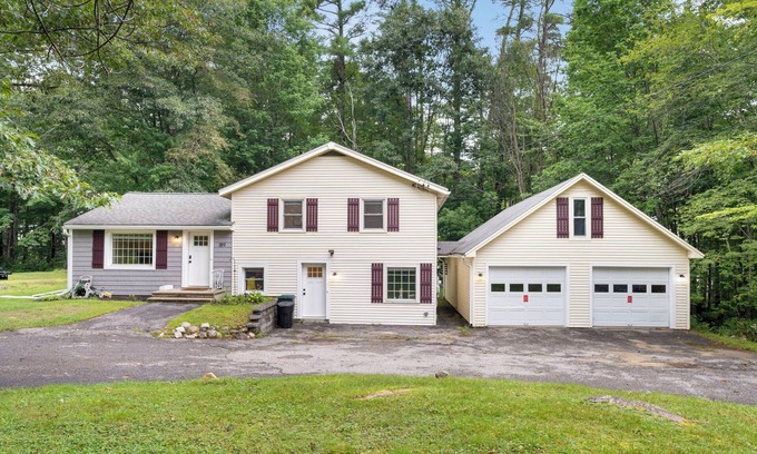 Bridgton House | Gorgeous house on Highland Lake next to Pleasant Mountain!