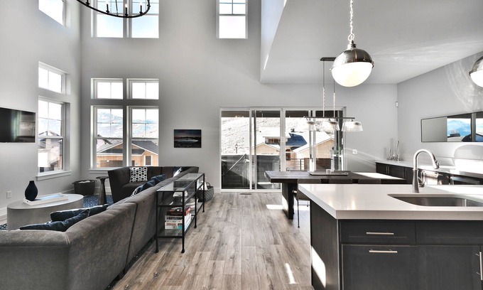 Deer Mountain House | Gorgeous Jordanelle Lake Property - 4BD/3.5BA