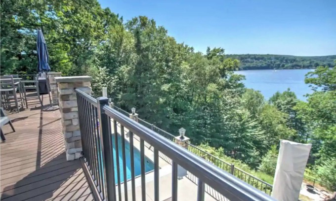 Greentown Ski Chalet | Gorgeous, Lake-Front Retreat at Lake Wallenpaupack! Perfect year-round!