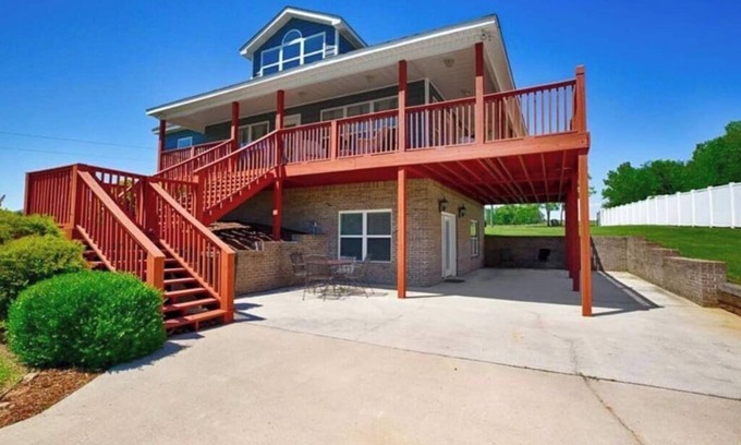 Athens House | Gorgeous Lake Home at Wheeler Reservoir Athens AL
