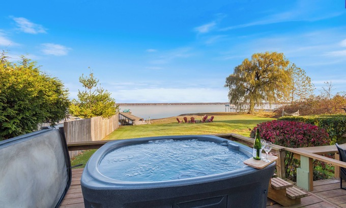Geneva House | Gorgeous lake house