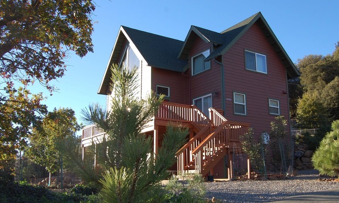 Julian House | Gorgeous Lake View, next to meadow, WiFi, Game Room, wildlife