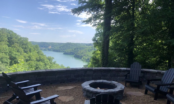 Smithville House | Gorgeous lake view- Only 1 mile from Sligo Marina!