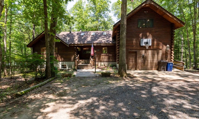 Mineral House | Gorgeous Lakefront Escape - New Renovations!
