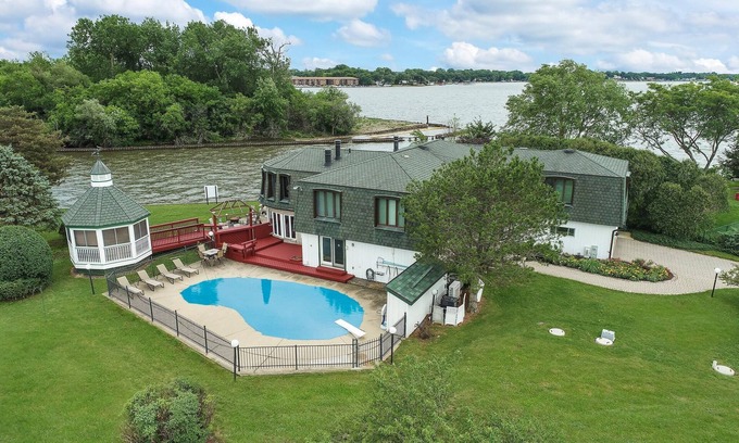 Solon Mills House | Gorgeous Lakefront Estate, Chain O'Lakes Gem~POOL