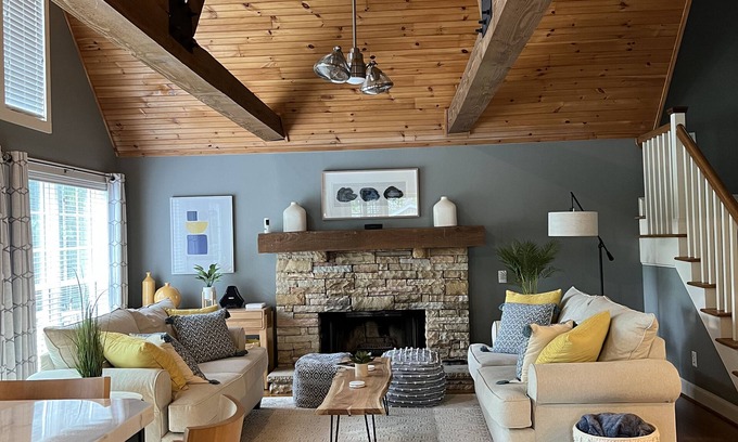 Barium Springs House | Gorgeous lakefront 4 br/3.5 ba home with firepit,boat&jetski dock sleeps 12