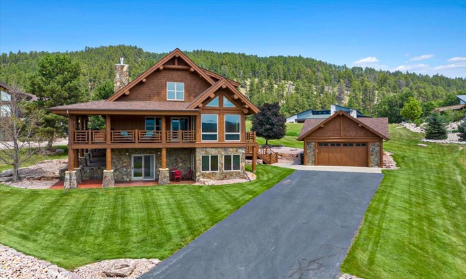 Sturgis Cabin | Gorgeous lodge with mountain views, fireplace, game room, hot tub & grill