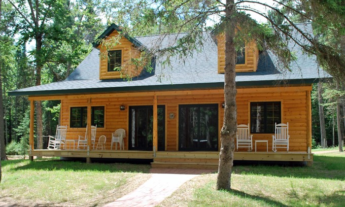 St Germain Resort | Gorgeous log home on Big St Germain Lake
