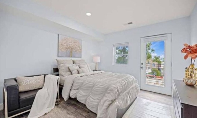 Park View Bed & Breakfast | Gorgeous looking 3Bedroom 3.5bath with a view of the citynnn