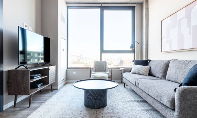 West Loop Apartment | Gorgeous Loop 1BR w/Pool, Gym, nr. Financial District by Blueground