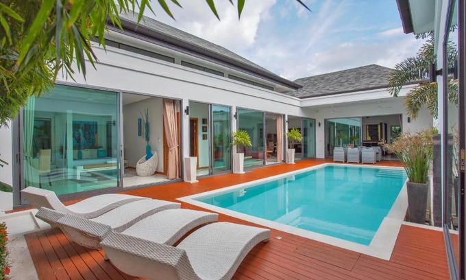 Ban Saiyuan Villa | Gorgeous Luxury 3BR Pool Villa Atoosa near Naiharn