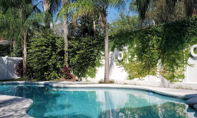 Broadmoor House | Gorgeous mansion on historic South Claiborne Avenue in Uptown New Orleans! n