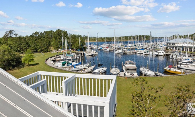 Fairfield Harbour House | Gorgeous Marina Views!