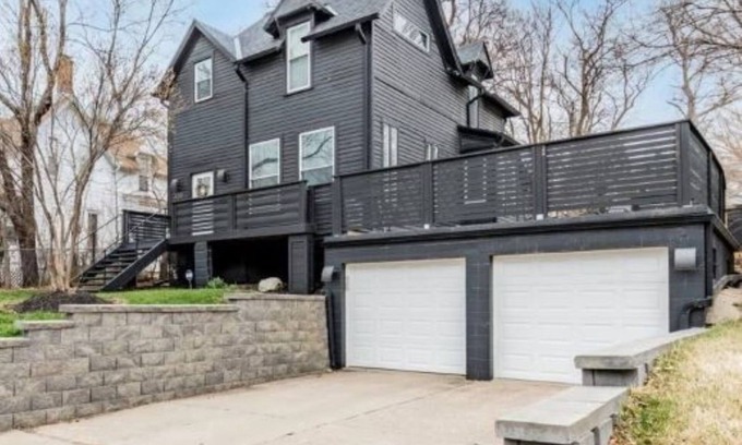 Midtown House | Gorgeous Midtown 3 Bedroom Home