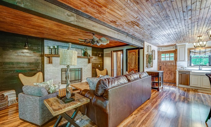 Ellijay Cabin | Gorgeous modern cabin with covered patio, firepit, full kitchen, & central AC