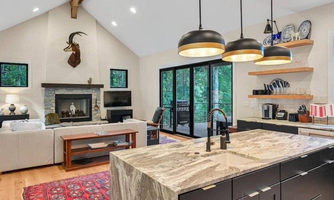Mill Spring House | Gorgeous Modern Mountain Home