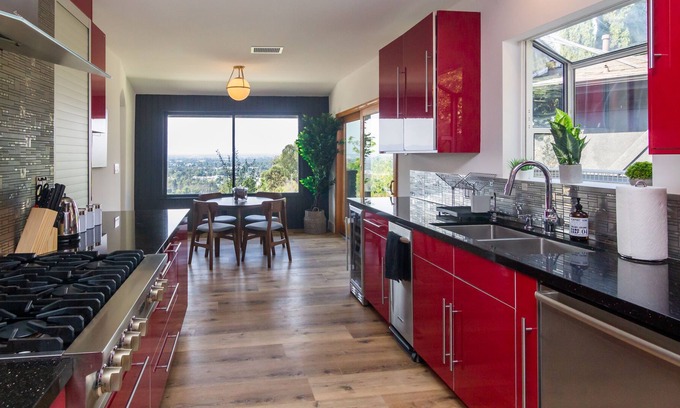 Reseda House | GORGEOUS Modern remodeled HOUSE W/POOL &4 bedrooms