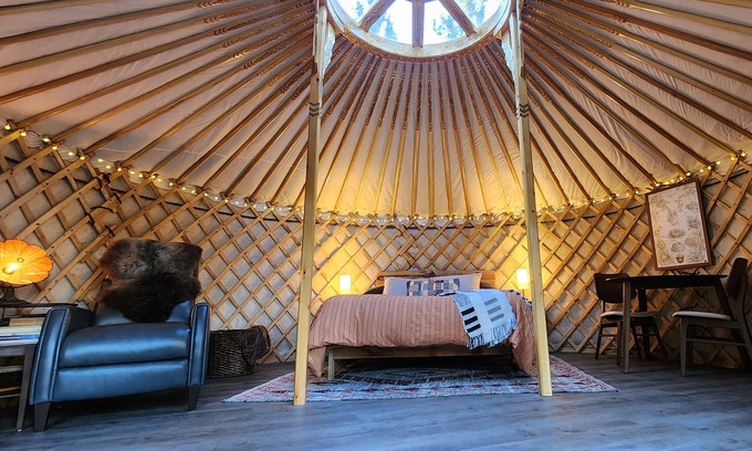 Moose Can Gully House | Gorgeous Mongolian Yurt w/Fire Pit and Creek- 10 minutes from downtown Missoula!