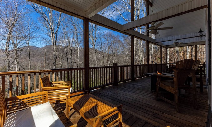 Cullowhee House | Gorgeous Mountain Retreat in Glenville with beautiful views & close to Cashiers!