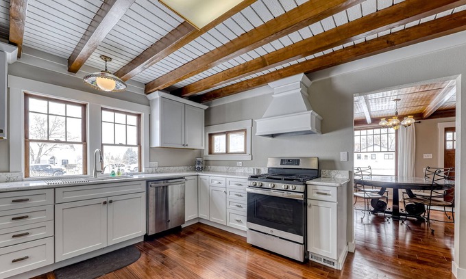 Parowan House | Gorgeous mountain view home with game room - new bathrooms, kitchen, & floors