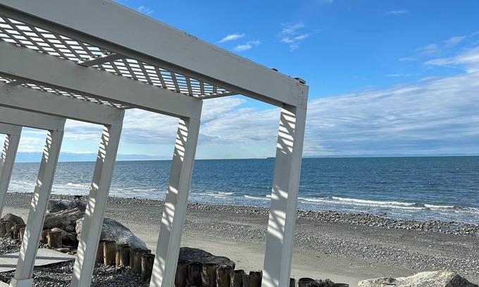 Oak Harbor Cabin | Gorgeous, newly remodeled West Beach Cabin. The wall of window's are stunning!