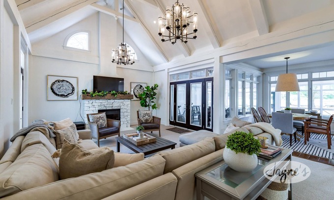 Port Carling Villa | Gorgeous newly renovated Villa at the prestigous Lake Joe Club Resort!