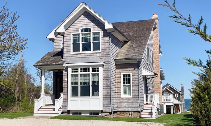 Northville House | Gorgeous North Fork Beach House, sea views, amazing sunsets, 3min walk to beach