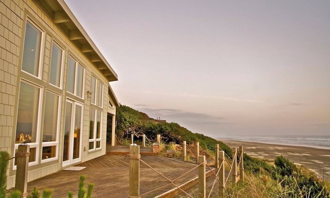 Waldport House | Gorgeous Oceanfront Beach House - Elegant Modern w/Stunning Expansive Views