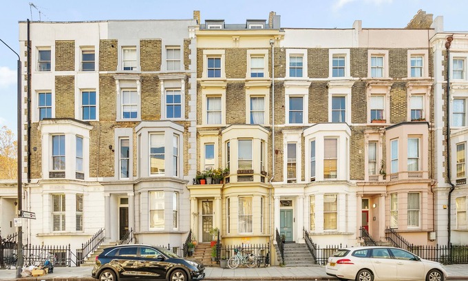 St. Helen's Apartment | Gorgeous Regal Flat in Prime London - Spacious & Unique