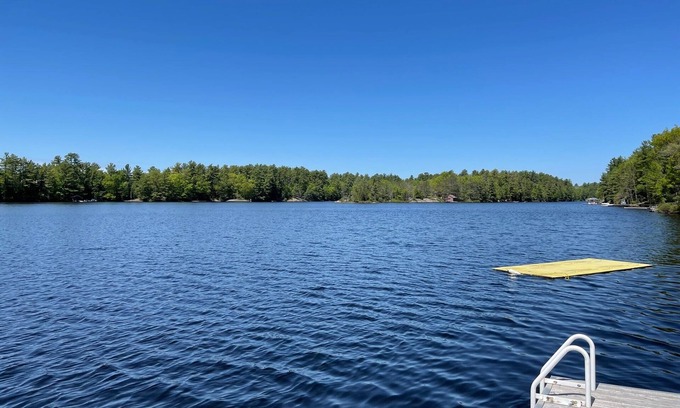 Gravenhurst House | Gorgeous Renovated Lake Cottage! 300ft lake frontage