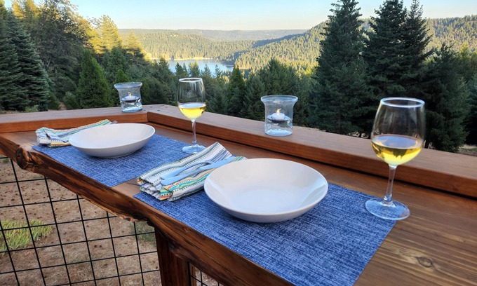 Nevada City House | Gorgeous Retreat with the Best View, Chef's Kitchen, WiFi, Spa Tub and Hot Tub