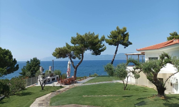Chalcis Villa | Gorgeous sea shore villa